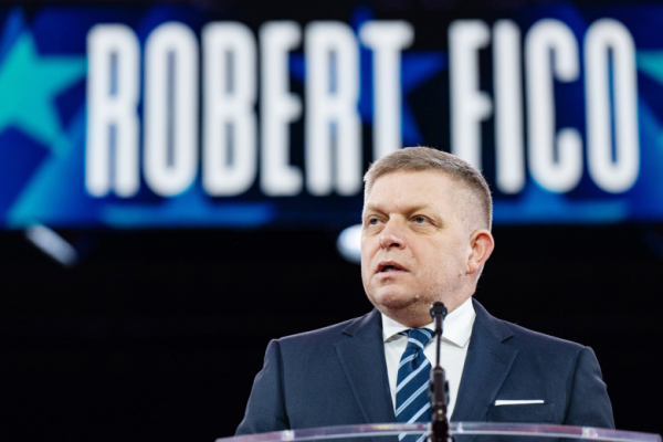Политолог ответил, почему Фицо мог отказаться посещать парад Победы