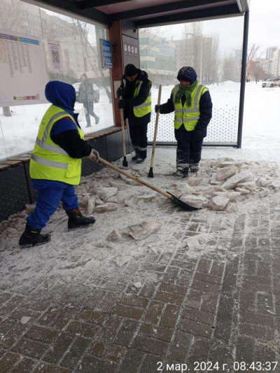 Более 2,3 тыс. человек вышли на уборку снега в столице