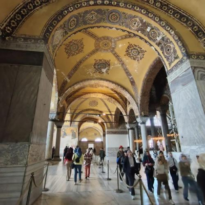 Под куполами Стамбула: от шепота Айя-Софии до сияния Голубой мечети