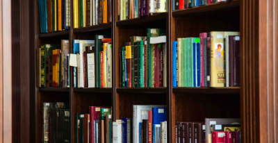 АСТ заявило об отсутствии запросов по поводу книг Григория Остера