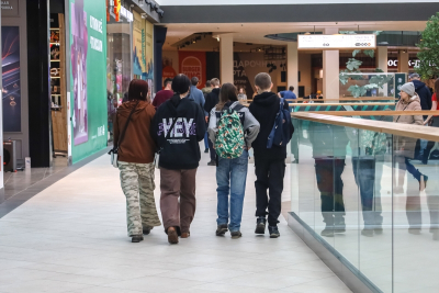 Подросткам запретили посещать ТЦ в Нефтеюганске: комендантский час