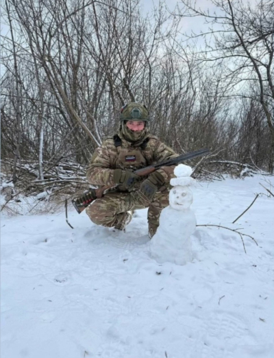 &laquo;Киек каз юллары&raquo; җыры белән танылган хәрби Артур Хәсәнов авыру балага ярдәм иткән