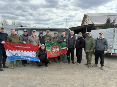 Новошешминские волонтеры доставили УАЗ, инструменты и детские письма бойцам СВО