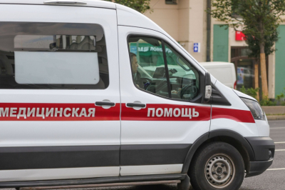 Пенсионерку госпитализировали после наезда велосипеда в Великом Новгороде