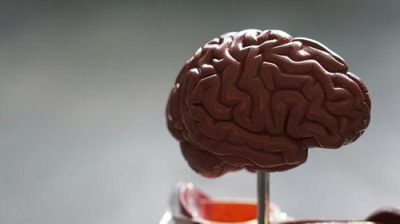 Три бесплатные привычки спасут от деменции: ученые доказали пользу письма от руки