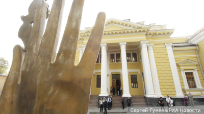 Ученый Квартальнов объяснил массовые травмы свиристелей в Москве