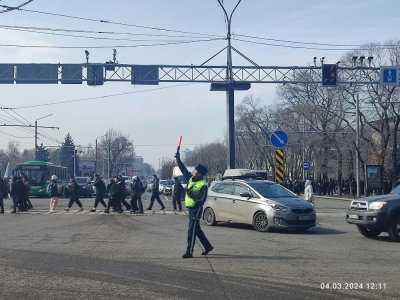 Десятибалльные пробки наблюдаются в Алматы после сильного землетрясения