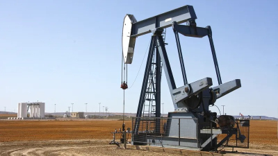 Нефть дешевеет: Brent близка к двухнедельному минимуму