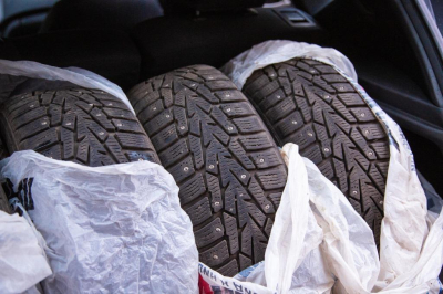 Адвокат Рощин: шипованные шины запрещено использовать с начала лета