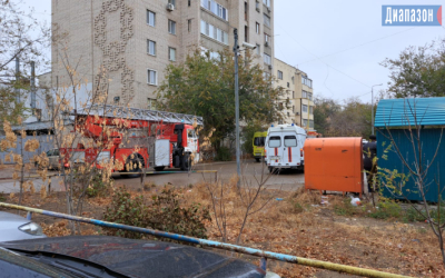 Детская коляска загорелась в подъезде многоэтажного дома