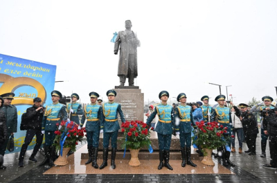 В Акколе состоялось открытие памятника прославленному генералу Сагадату Нурмагамбетову