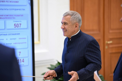 Рустам Минниханов спустя год снова посетил индустриальный парк в СЭЗ &laquo;Навои&raquo;