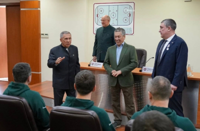 Минниханов встретился с&nbsp;хоккеистами &laquo;Ак&nbsp;Барса&raquo;: &laquo;Вы&nbsp;&ndash; в&nbsp;плей-офф, за&nbsp;это большое спасибо&raquo;