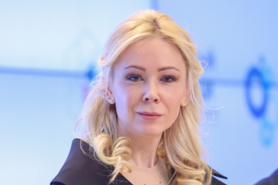 &laquo;Поклонник Гитлера&raquo;: Мизулина раскритиковала приезд Уэста в Россию