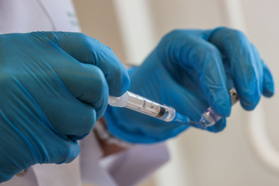 Вакцина от рака может стать доступнее в России