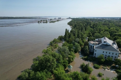 Подрыв Каховской ГЭС: вода прибывает