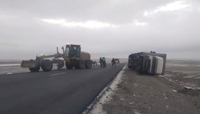 &quot;Газель&quot; опрокинулась из-за сильного ветра на трассе в области Абай  