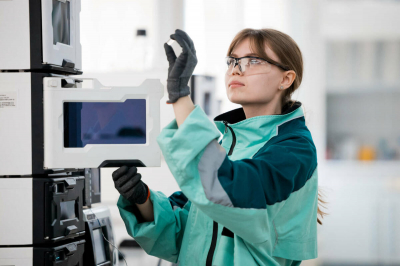 От учебы &ndash; к работе в научных центрах: СИБУР и ВШЭ запускают магистратуру по полимерам