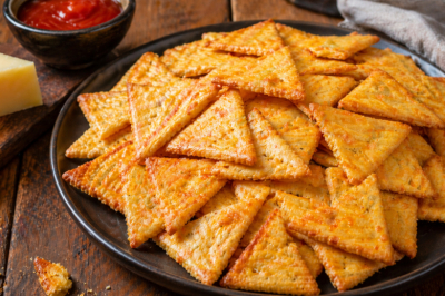 Вместо чипсов делаю сырные крекеры &mdash; вкуснее магазинных и готовятся за 20 минут
