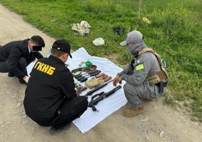 ГКНБ выявил схрон с оружием и боеприпасами в Чуйской области