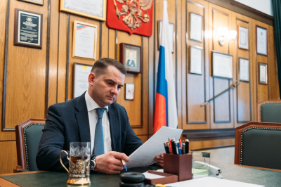 Нилов призвал к усилению наказания за непропуск скорой и нападение на врачей