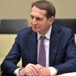Песков отказался комментировать слова Нарышкина о вмешательстве Запада в выборы