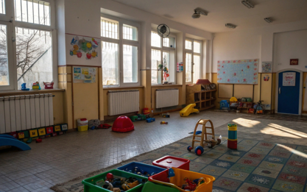 Воспитателям может жить в садике? Актюбинцы высказались о приеме детей в садики с 7 утра