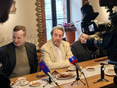 «Нет ничего лучше «Теслы»: отец Маска высказался о российском автопроме
