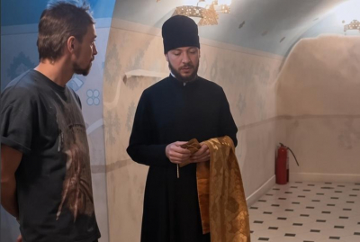Дима Билан в Казани посетил мощи Спиридона Тримифунтского