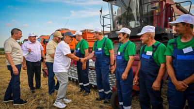 Раис Татарстана проверил ход уборочной кампании в Алексеевском районе 08/08/2026 – Новости